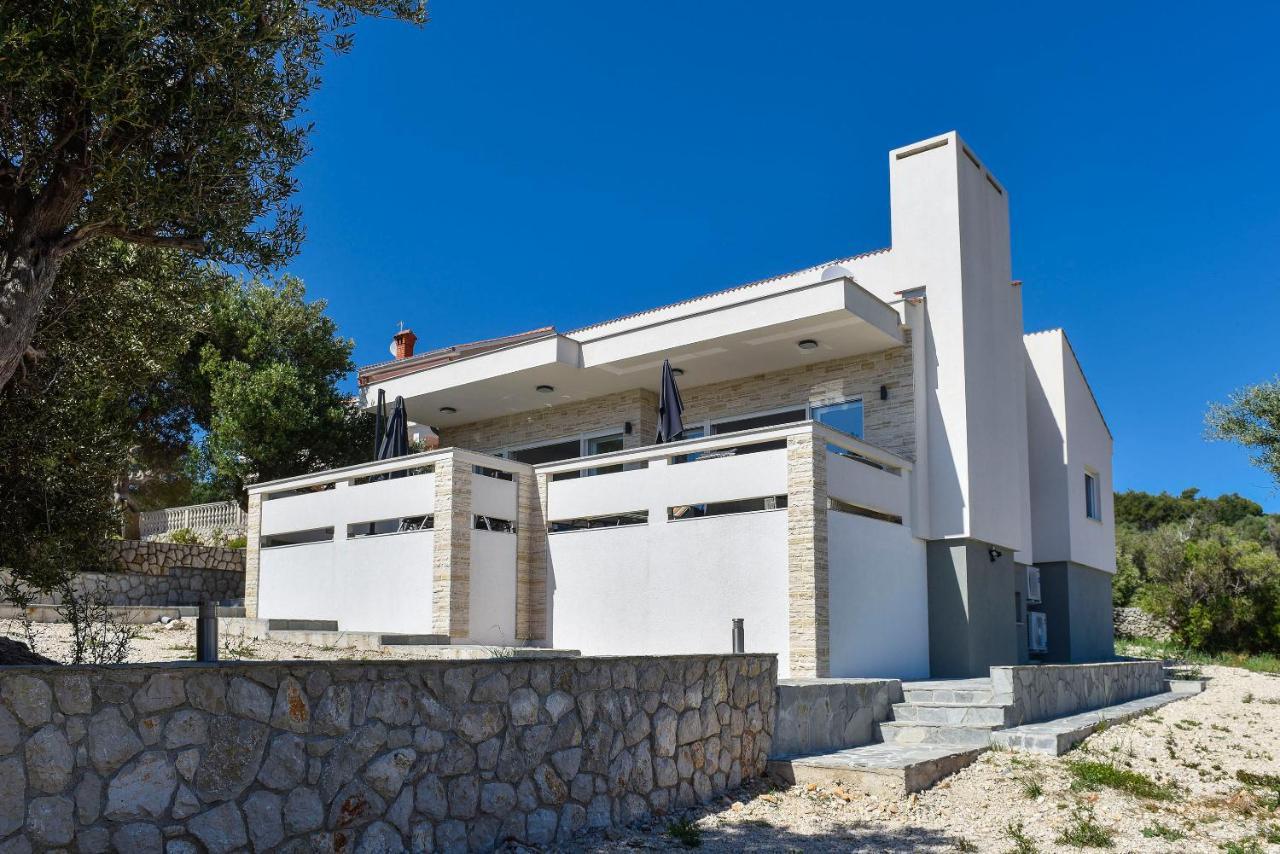 Moderner Bungalow Mit Meerblick ลุน ภายนอก รูปภาพ