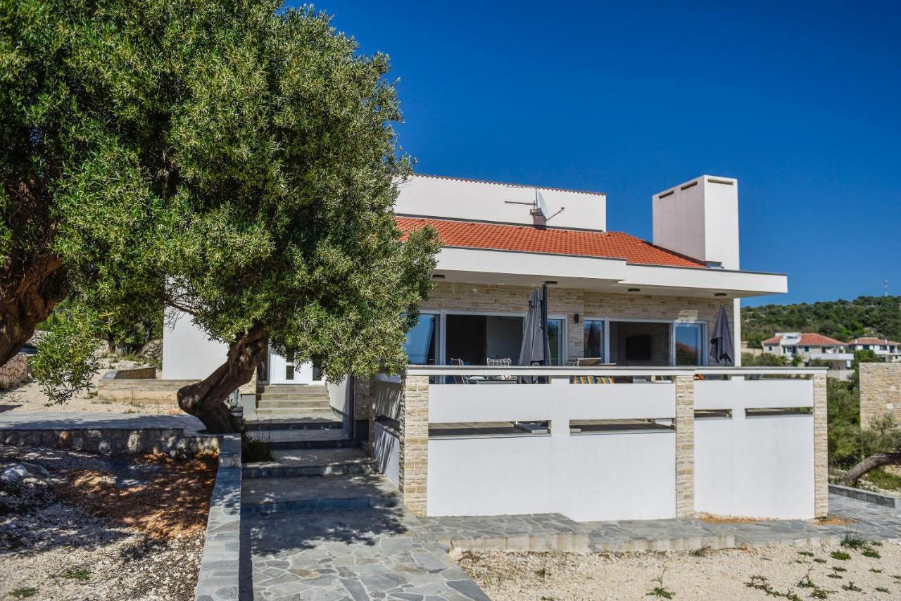 Moderner Bungalow Mit Meerblick ลุน ภายนอก รูปภาพ