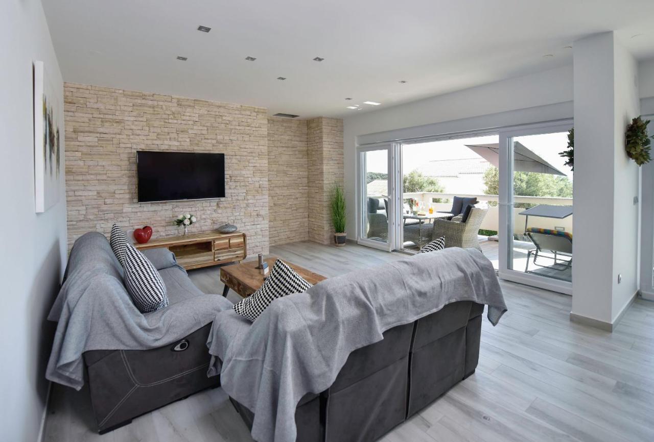 Moderner Bungalow Mit Meerblick ลุน ภายนอก รูปภาพ