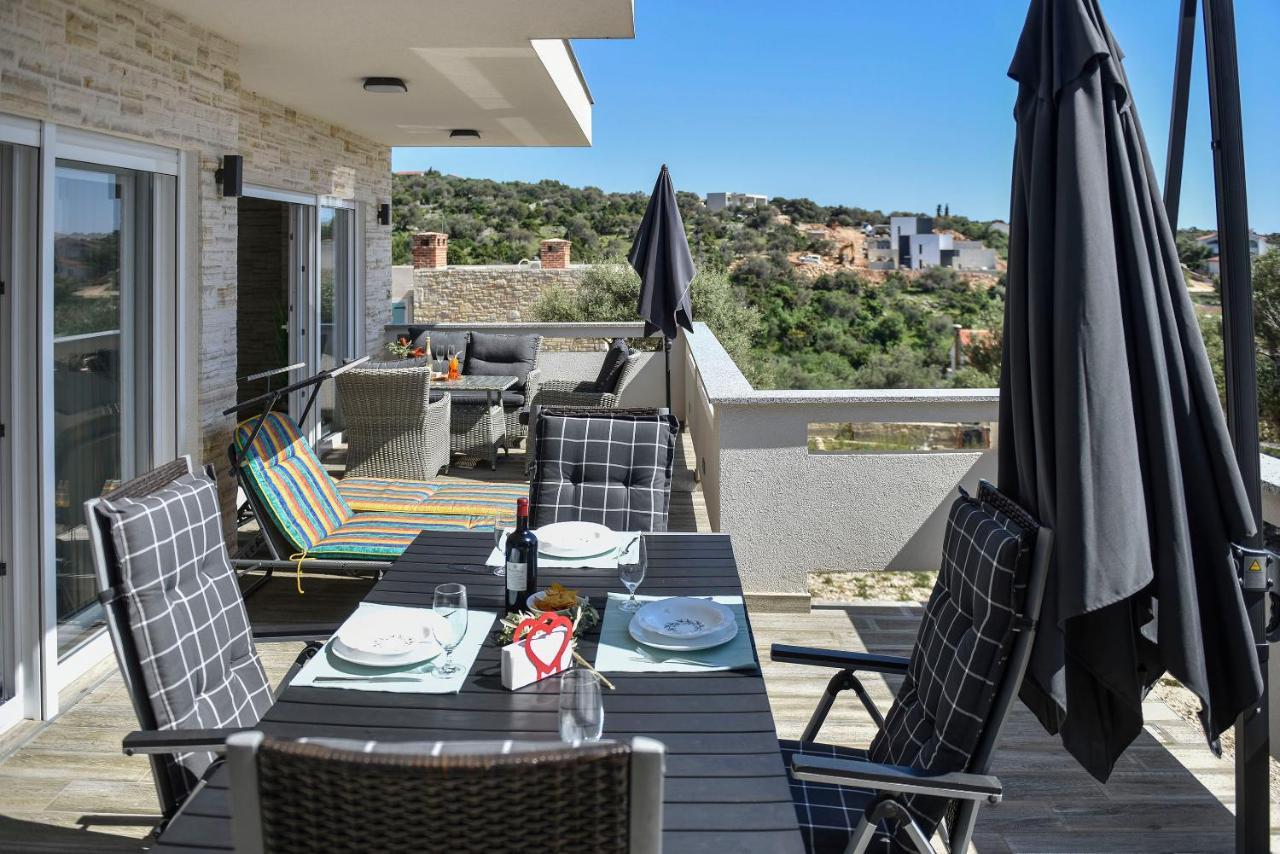Moderner Bungalow Mit Meerblick ลุน ภายนอก รูปภาพ